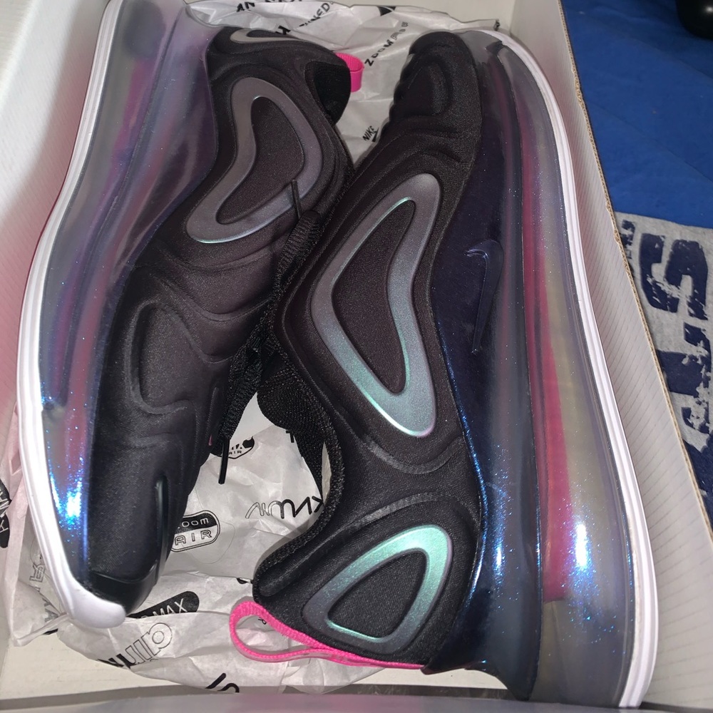 Air max 720. Men’s size 9.5 or Women’s size 11
